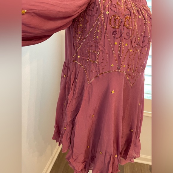 FREE PEOPLE - Bali Moon Gleam Embellished Off The Shoulder Dress in Mauve Orchid - Picture 5 of 14